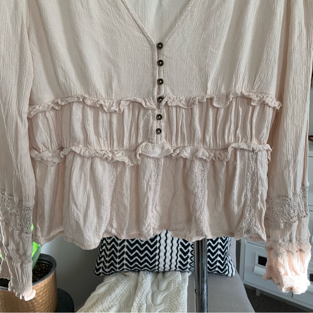 ๐ชด$5/25๐ชด American Eagle Blush Pink Lace V-Neck Peplum Blouse Top Small - Picture 6 of 15